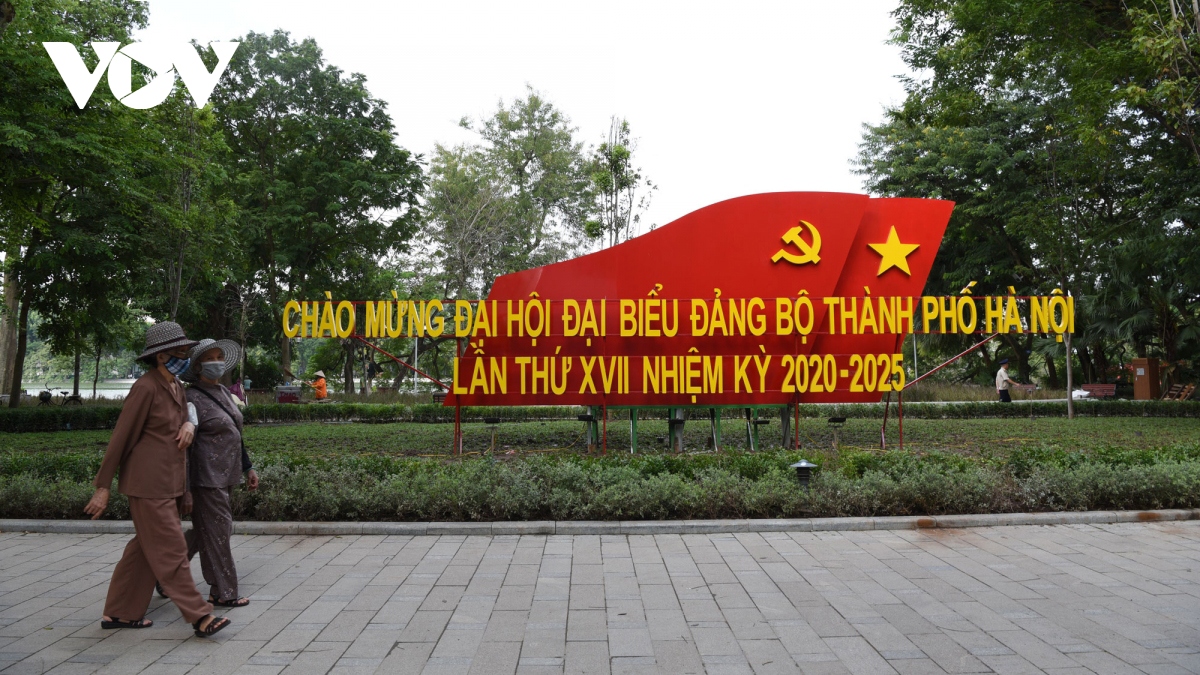 Flags and flowers spotted throughout Hanoi to celebrate major events